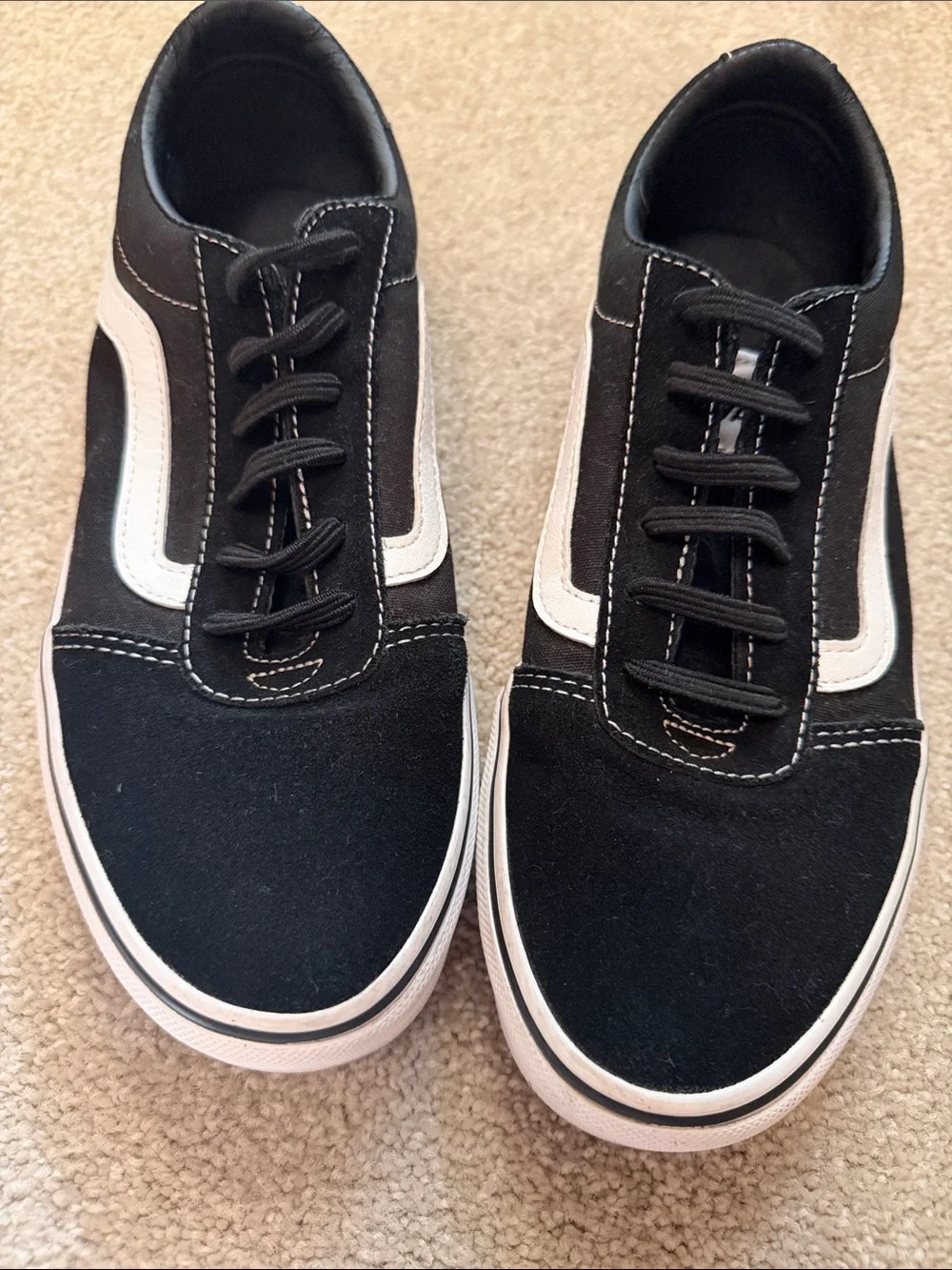 ✨Super Clean✨Vans Old Skool Black with White Side Stripe Sneakers - Picture 2 of 12